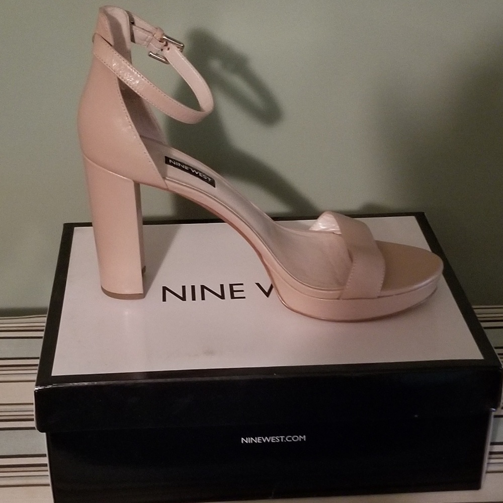 Nine West Dempsey Block Heel in Lt Natural